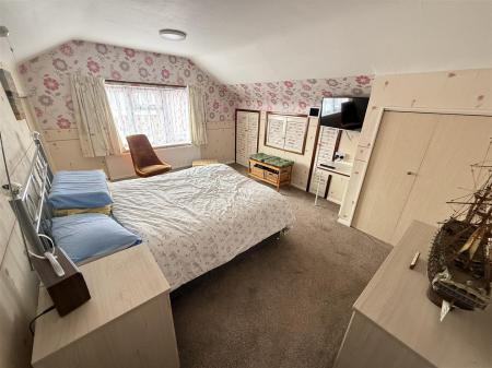 4 bedroom Semi-detached house for sale in Hornbrook Road, Burton-On-Trent