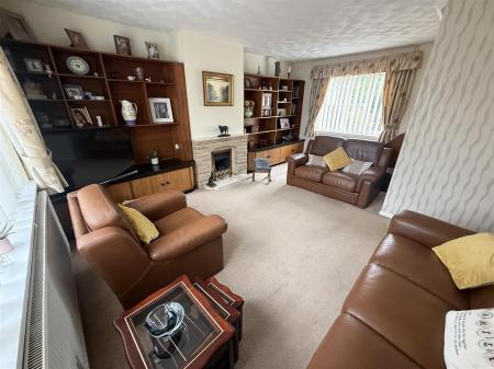 3 bedroom Semi-detached house for sale in Cedar Grove, Linton, Swadlincote