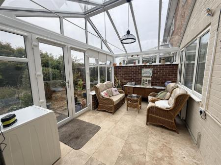 3 bedroom Semi-detached house for sale in Cedar Grove, Linton, Swadlincote