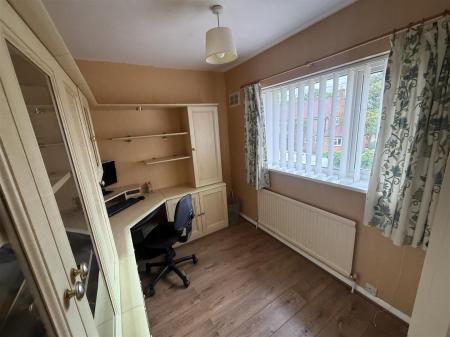 3 bedroom Semi-detached house for sale in Cedar Grove, Linton, Swadlincote