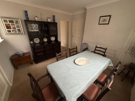 3 bedroom Semi-detached house for sale in Cedar Grove, Linton, Swadlincote