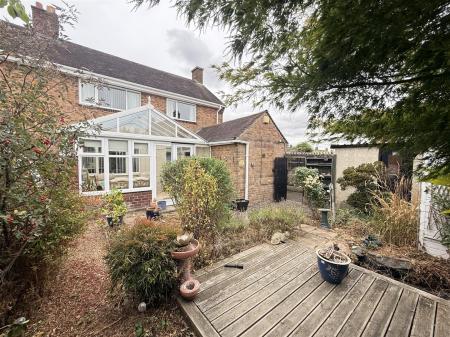 3 bedroom Semi-detached house for sale in Cedar Grove, Linton, Swadlincote