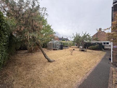 3 bedroom Semi-detached house for sale in Cedar Grove, Linton, Swadlincote