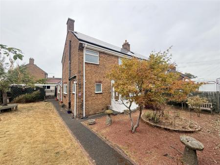 3 bedroom Semi-detached house for sale in Cedar Grove, Linton, Swadlincote