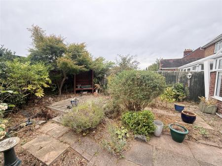 3 bedroom Semi-detached house for sale in Cedar Grove, Linton, Swadlincote