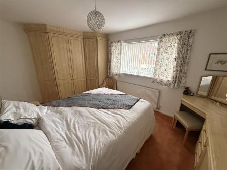 3 bedroom Semi-detached house for sale in Cedar Grove, Linton, Swadlincote