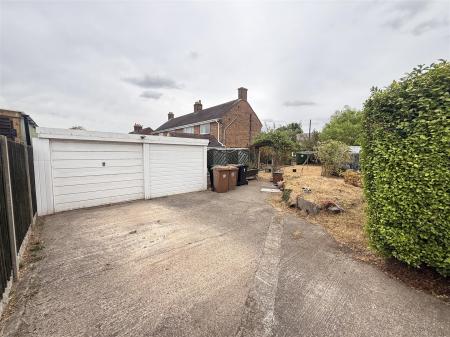 3 bedroom Semi-detached house for sale in Cedar Grove, Linton, Swadlincote
