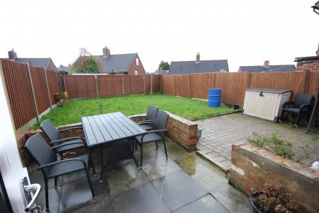 3 bedroom Semi-detached house to let in Elmsleigh Close, Derbyshire, Midway, DE11