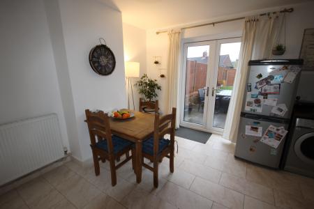 3 bedroom Semi-detached house to let in Elmsleigh Close, Derbyshire, Midway, DE11