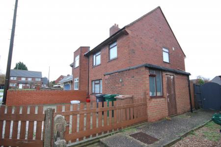 3 bedroom Semi-detached house to let in Elmsleigh Close, Derbyshire, Midway, DE11