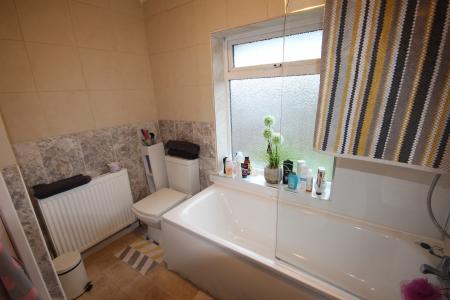 3 bedroom Semi-detached house to let in Elmsleigh Close, Derbyshire, Midway, DE11