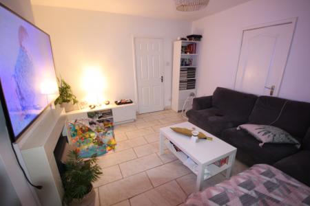 3 bedroom Semi-detached house to let in Elmsleigh Close, Derbyshire, Midway, DE11