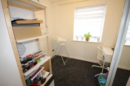 3 bedroom Semi-detached house to let in Elmsleigh Close, Derbyshire, Midway, DE11