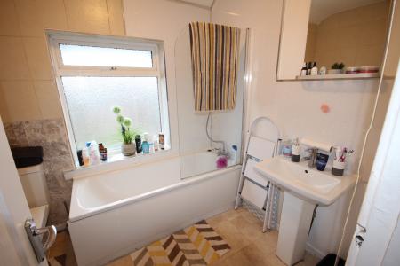 3 bedroom Semi-detached house to let in Elmsleigh Close, Derbyshire, Midway, DE11