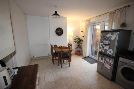 3 bedroom Semi-detached house to let in Elmsleigh Close, Derbyshire, Midway, DE11