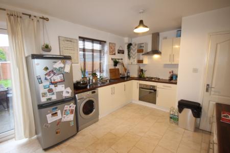 3 bedroom Semi-detached house to let in Elmsleigh Close, Derbyshire, Midway, DE11