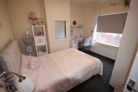 3 bedroom Semi-detached house to let in Elmsleigh Close, Derbyshire, Midway, DE11