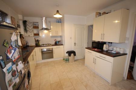 3 bedroom Semi-detached house to let in Elmsleigh Close, Derbyshire, Midway, DE11