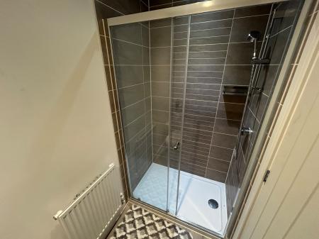 4 bedroom Detached house to let in King Lane, Staffordshire, Burton upon Trent, DE13