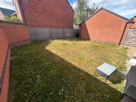 4 bedroom Detached house to let in King Lane, Staffordshire, Burton upon Trent, DE13