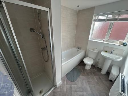 4 bedroom Detached house to let in King Lane, Staffordshire, Burton upon Trent, DE13