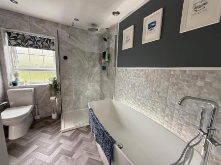 4 bedroom Detached house for sale in Knight Close, Henhurst Hill, Burton