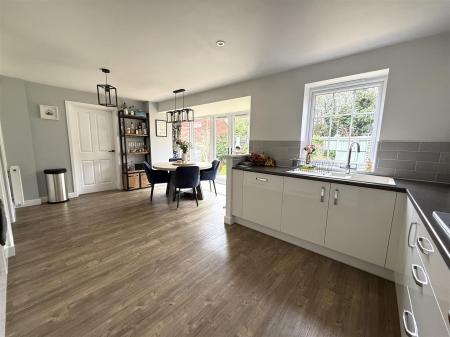 4 bedroom Detached house for sale in Knight Close, Henhurst Hill, Burton