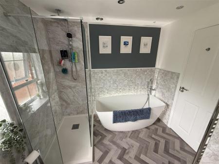 4 bedroom Detached house for sale in Knight Close, Henhurst Hill, Burton