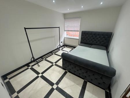 2 bedroom Flat to let in Derby Road, Staffordshire, Burton upon Trent, DE14