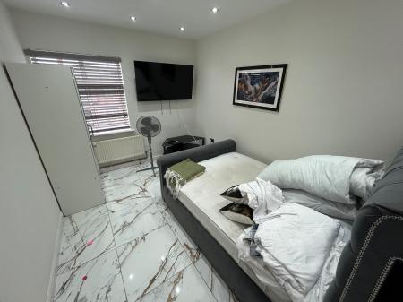 2 bedroom Flat to let in Derby Road, Staffordshire, Burton upon Trent, DE14