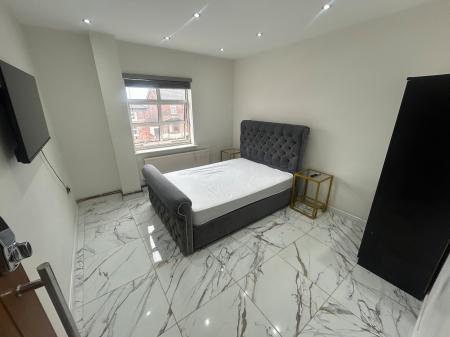 2 bedroom Flat to let in Derby Road, Staffordshire, Burton upon Trent, DE14