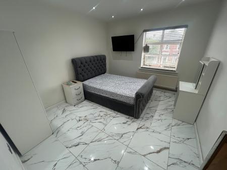 2 bedroom Flat to let in Derby Road, Staffordshire, Burton upon Trent, DE14
