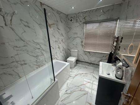 2 bedroom Flat to let in Derby Road, Staffordshire, Burton upon Trent, DE14
