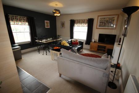 2 bedroom Flat to let in Lichfield Street, Staffordshire, Burton upon Trent, DE14