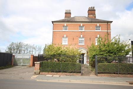 2 bedroom Flat to let in Lichfield Street, Staffordshire, Burton upon Trent, DE14