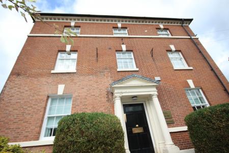 2 bedroom Flat to let in Lichfield Street, Staffordshire, Burton upon Trent, DE14