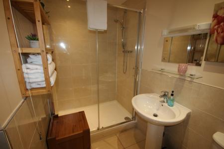2 bedroom Flat to let in Lichfield Street, Staffordshire, Burton upon Trent, DE14