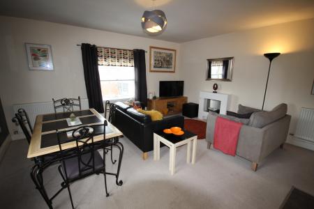 2 bedroom Flat to let in Lichfield Street, Staffordshire, Burton upon Trent, DE14