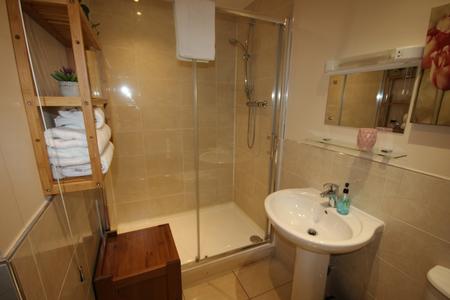 2 bedroom Flat to let in Lichfield Street, Staffordshire, Burton upon Trent, DE14