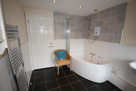 2 bedroom Flat to let in Lichfield Street, Staffordshire, Burton upon Trent, DE14