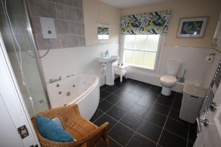 2 bedroom Flat to let in Lichfield Street, Staffordshire, Burton upon Trent, DE14