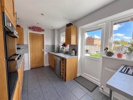 2 bedroom Semi-detached house for sale in Glamis Close, Stretton