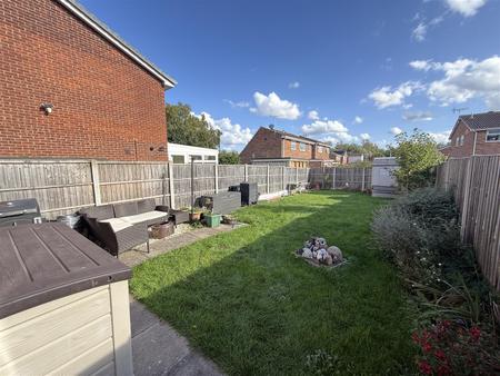 2 bedroom Semi-detached house for sale in Glamis Close, Stretton