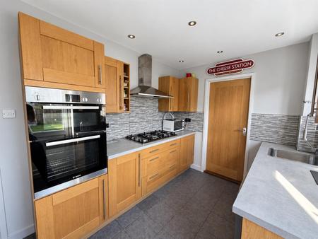 2 bedroom Semi-detached house for sale in Glamis Close, Stretton