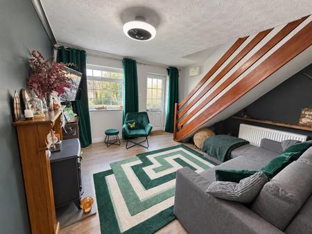 2 bedroom Semi-detached house for sale in Glamis Close, Stretton