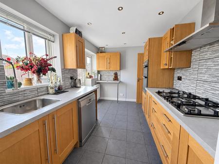 2 bedroom Semi-detached house for sale in Glamis Close, Stretton