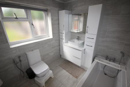 4 bedroom Semi-detached house to let in Belvedere Road, Staffordshire, Burton upon Trent, DE13