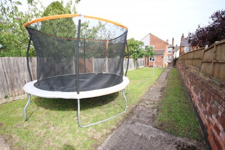 4 bedroom Semi-detached house to let in Belvedere Road, Staffordshire, Burton upon Trent, DE13