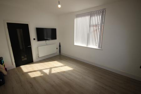 4 bedroom Semi-detached house to let in Belvedere Road, Staffordshire, Burton upon Trent, DE13