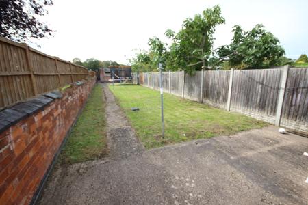 4 bedroom Semi-detached house to let in Belvedere Road, Staffordshire, Burton upon Trent, DE13